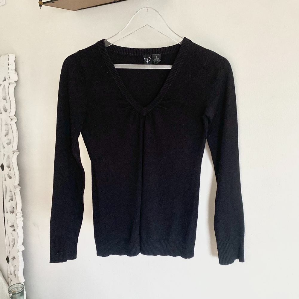🪞 windsor v neck long sleeve contemporary knit top in black